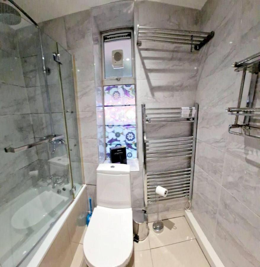 Modern 3-Bed House In Surrey Quays Villa London Bagian luar foto
