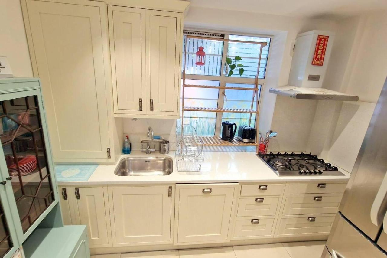 Modern 3-Bed House In Surrey Quays Villa London Bagian luar foto
