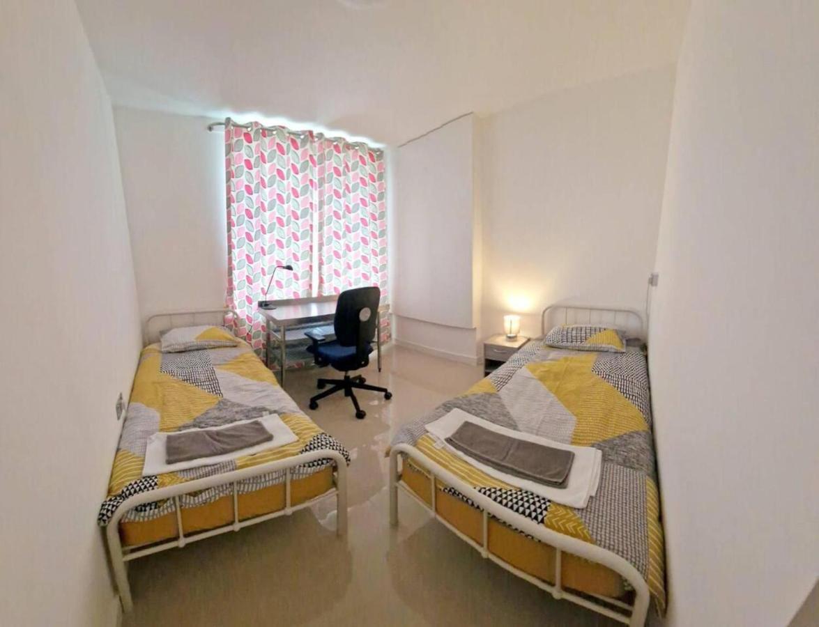 Modern 3-Bed House In Surrey Quays Villa London Bagian luar foto